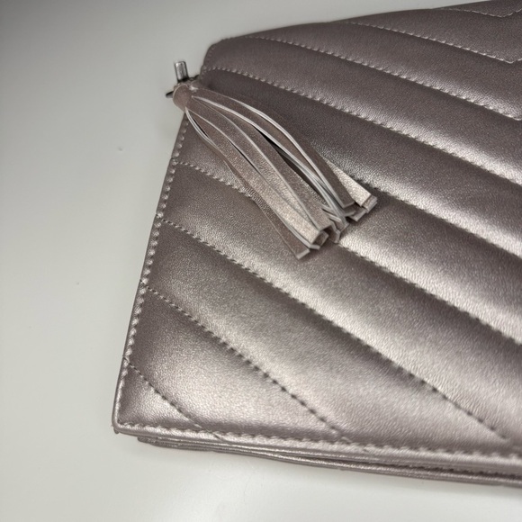 Neiman Marcus Silver Quilted Envelop Clutch GUC, 2 spots on inside see pictures - Picture 3 of 12